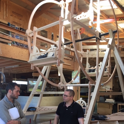 la Roue ardéchoise dans l'atelier grenoblois qui a exécuté le travail